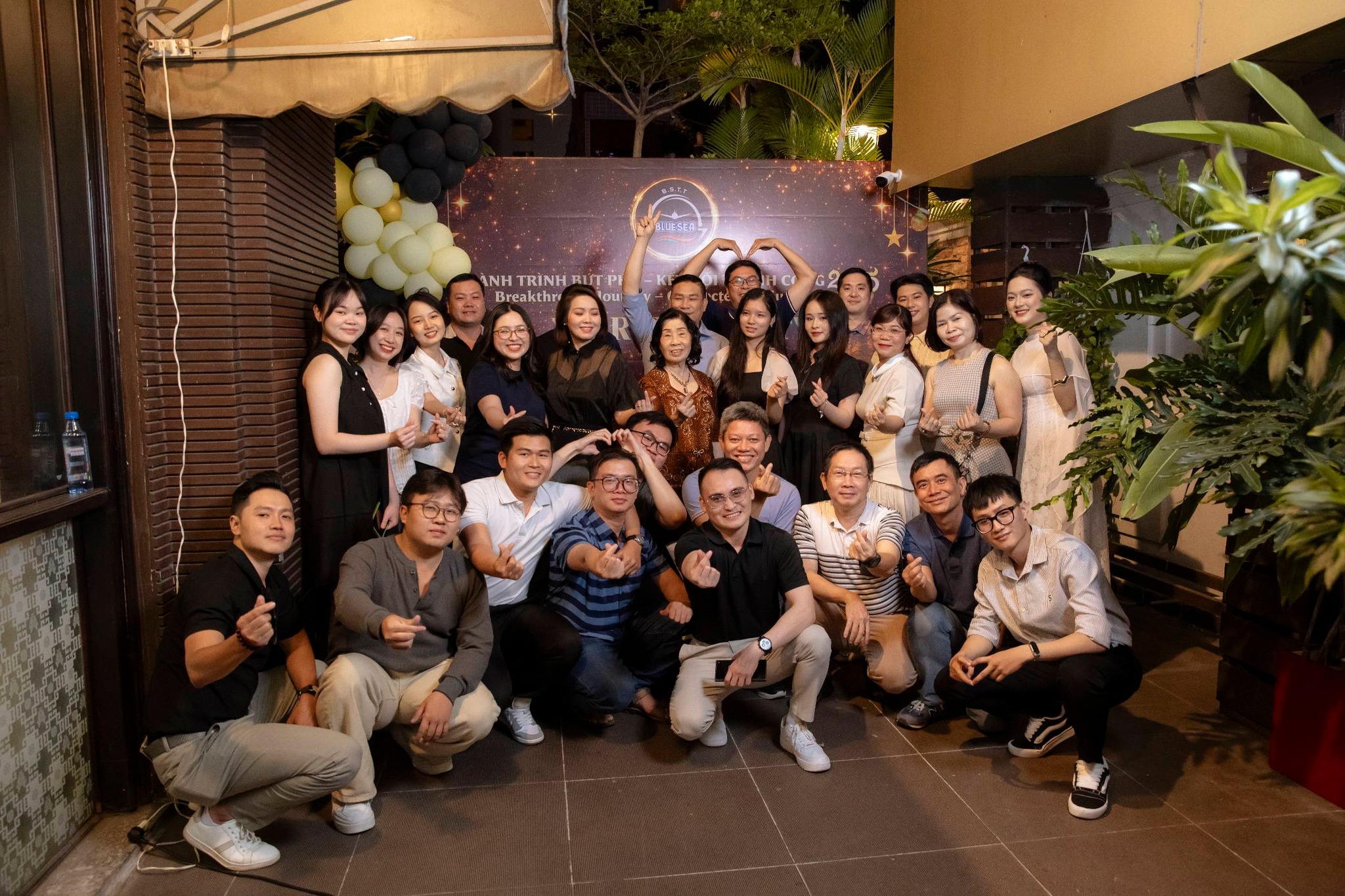 Thiết Kế Web DC tham dự Year End Party Blue Sea Transportation 2025 11 Không khí sự kiện ấm cúng