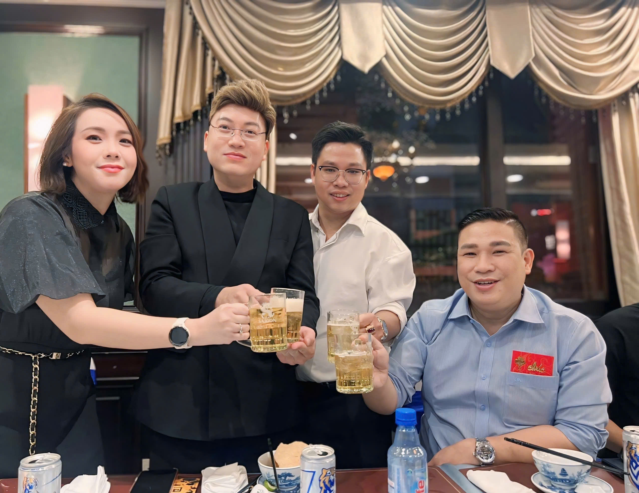 Thiết Kế Web DC tham dự Year End Party Blue Sea Transportation 2025 16 Ca sĩ Sỹ Luân tham gia sự kiện