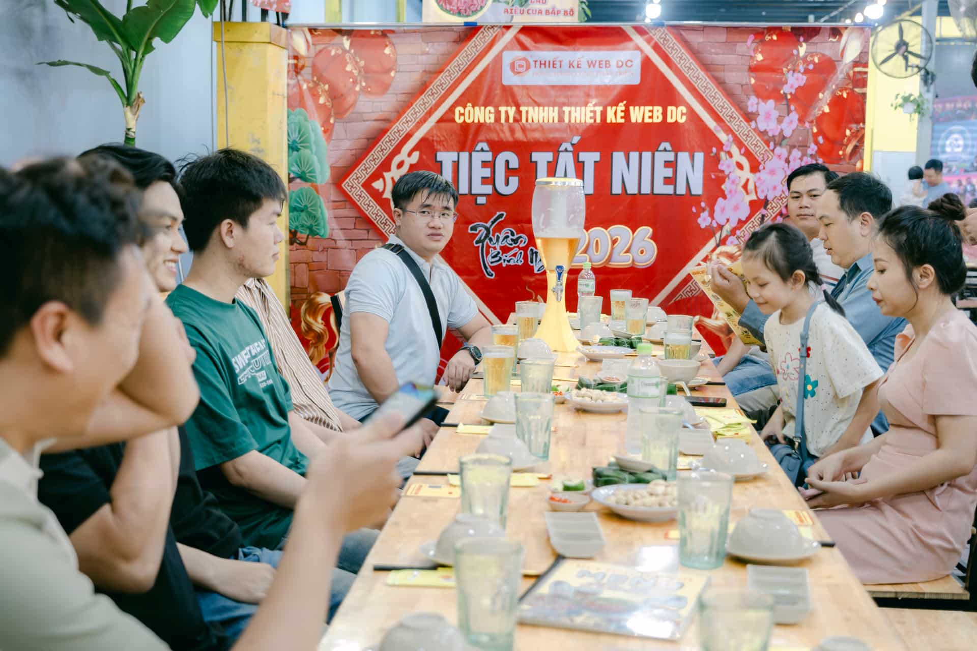 Bữa cơm thân mật đại gia đình DC