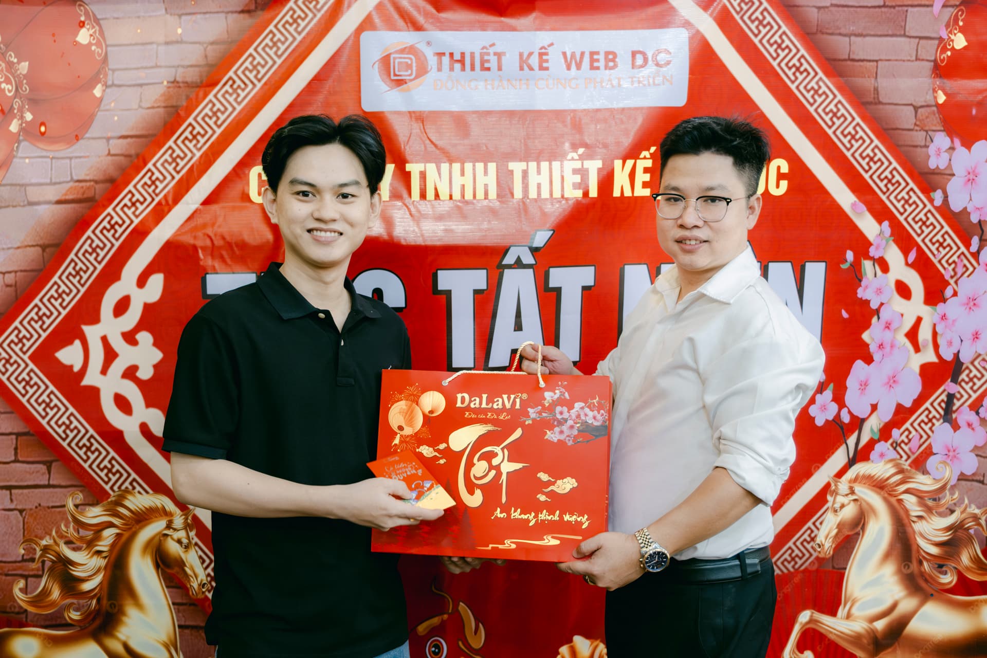 Vinh danh nhân viên xuất sắc