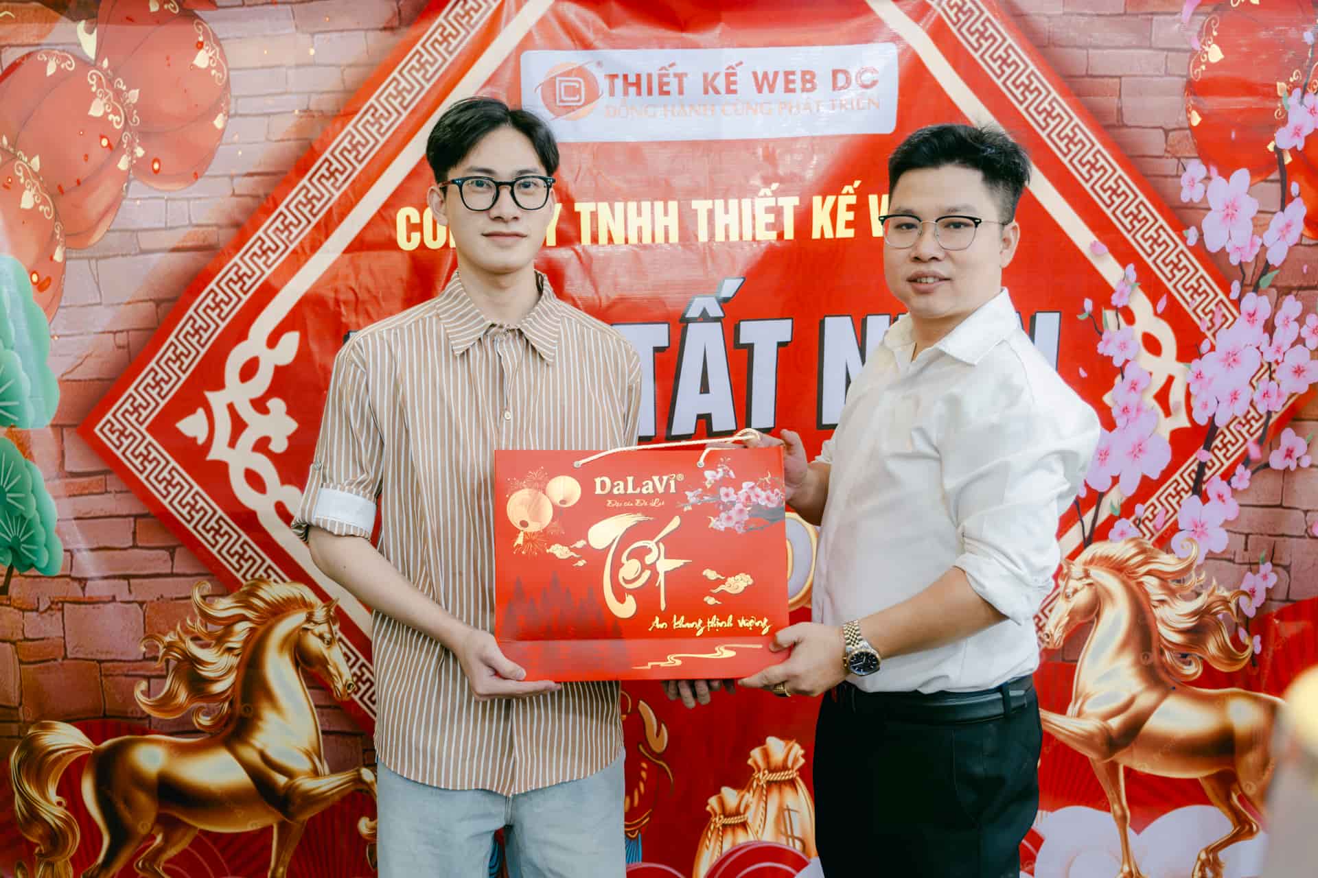 Niềm vui nhận quà cuối năm
